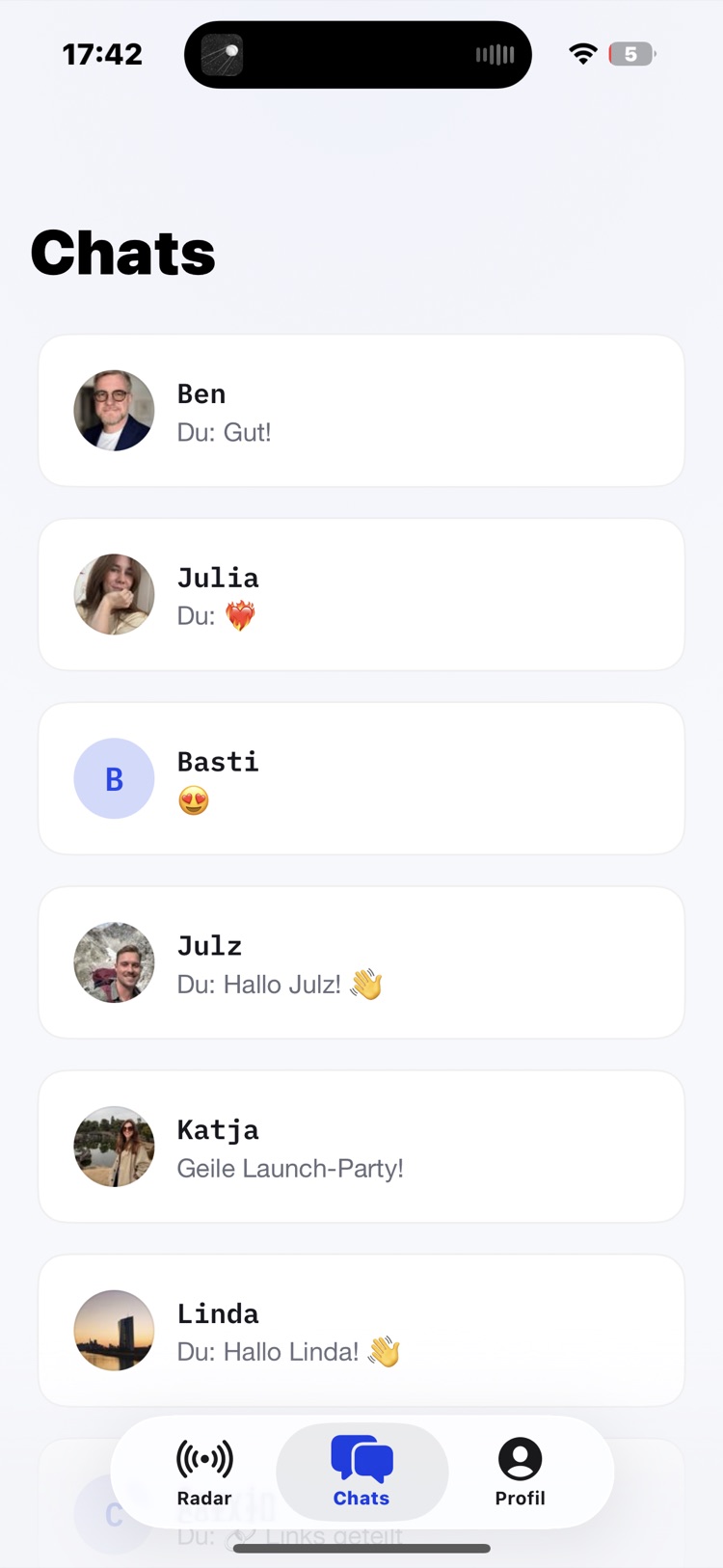 Chat-Liste der App nach dem Match: Vornamen, Fotos, Nachrichten